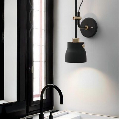 Justerbar vägglampa