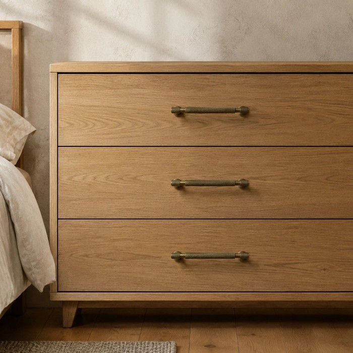 Poignée de meuble moletée en laiton antique HL4601