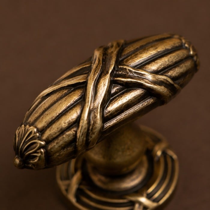 Bouton de meuble en laiton antique en forme de feuille HL4632