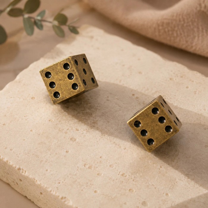 Bouton de meuble à dés en laiton antique HL4591