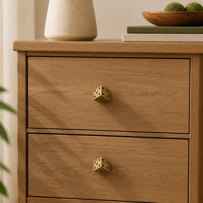 Bouton de meuble à dés en laiton antique HL4591