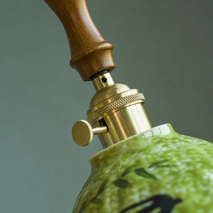 Suspension en céramique émaillée à motif botanique avec quincaillerie couleur laiton HL4498