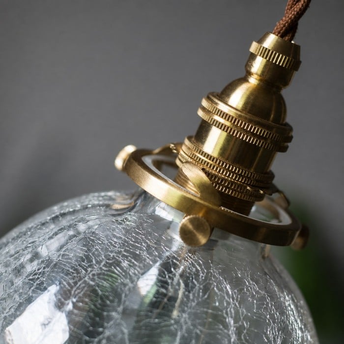 Suspension en laiton avec globe en verre craquelé HL4538