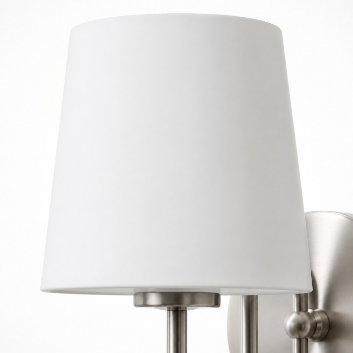 French Style Glass and Metal Wall Sconce HL4385