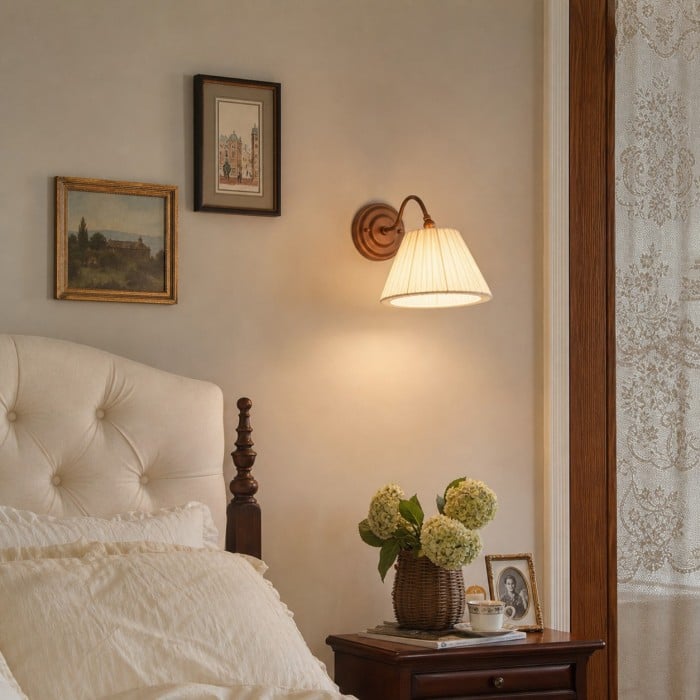Aplique de pared francés vintage color crema con pantalla plisada ajustable HL4432