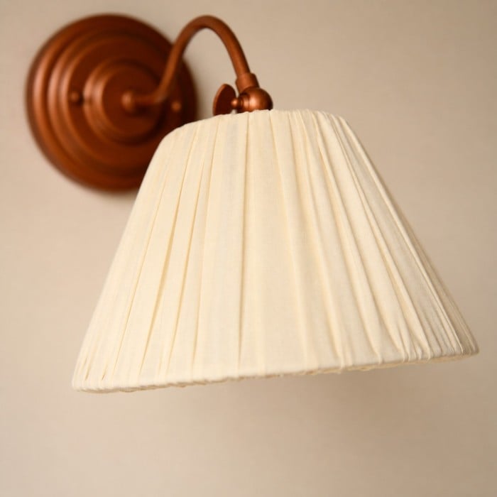 Aplique de pared francés vintage color crema con pantalla plisada ajustable HL4432