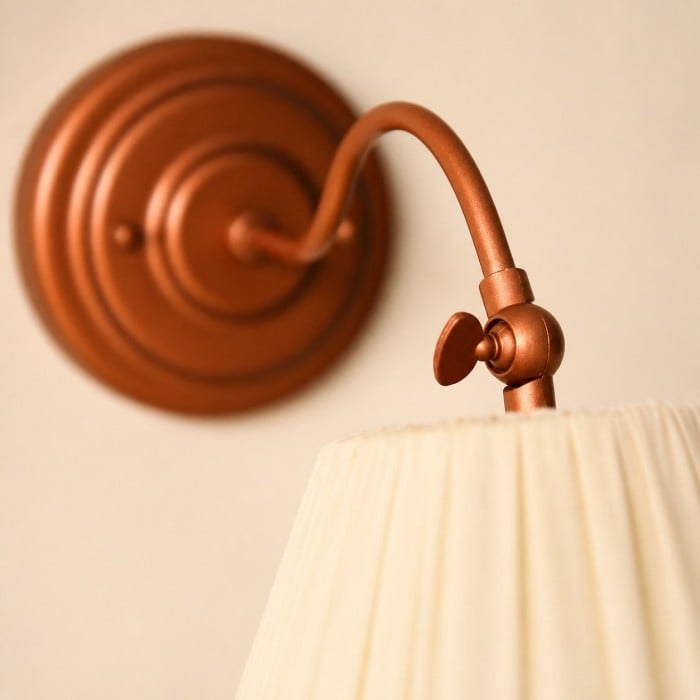 Aplique de pared francés vintage color crema con pantalla plisada ajustable HL4432