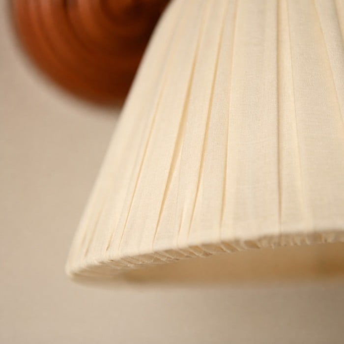 Aplique de pared francés vintage color crema con pantalla plisada ajustable HL4432