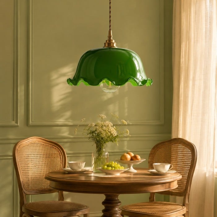 Groene glazen hanglamp met warm metalen beslag HL4509