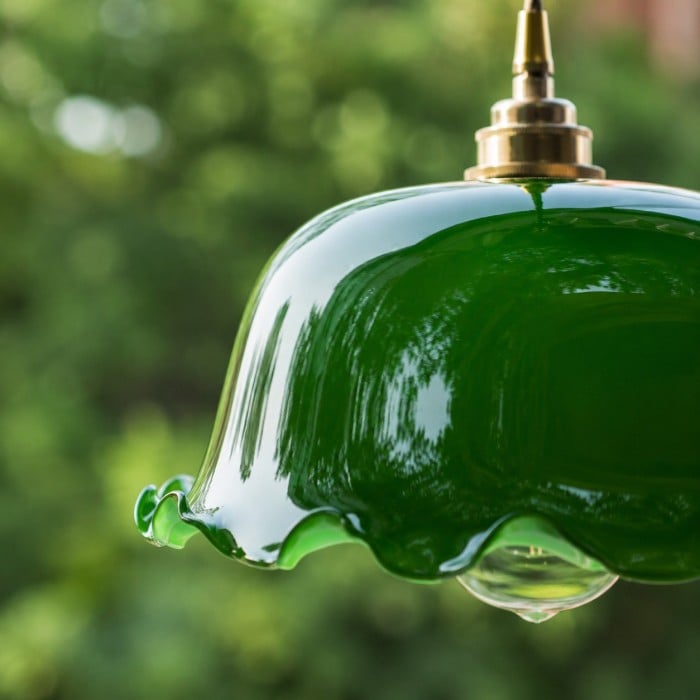Groene glazen hanglamp met warm metalen beslag HL4509