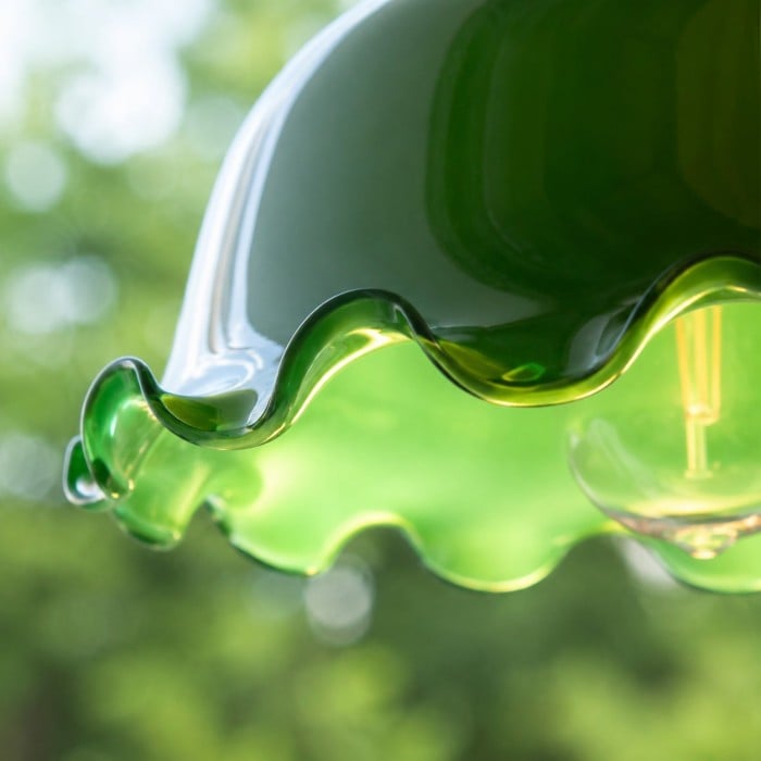 Groene glazen hanglamp met warm metalen beslag HL4509