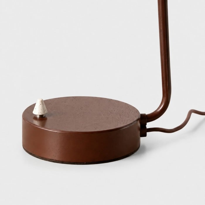 Japanse Wabi-Sabi ijzeren bureaulamp met brede metalen kap HL4470