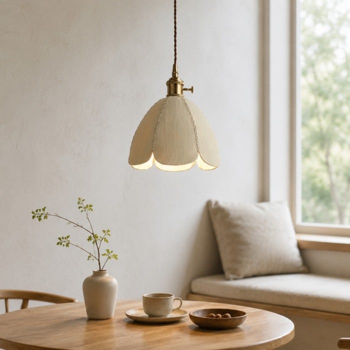 Hanglamp met leren bloemblaadjes en antiek messing beslag HL4534