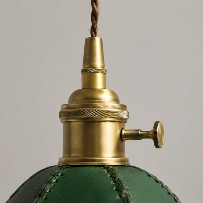 Hanglamp met leren bloemblaadjes en antiek messing beslag HL4534