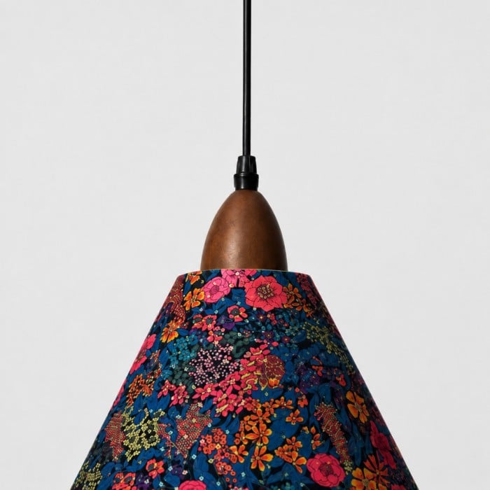 Liberty stoffen kegelvormige hanglamp met walnootkleurig hout HL4458