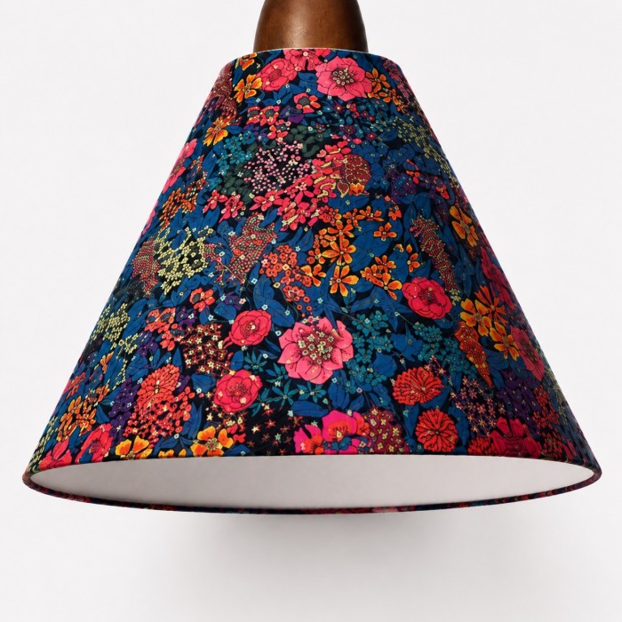 Liberty stoffen kegelvormige hanglamp met walnootkleurig hout HL4458