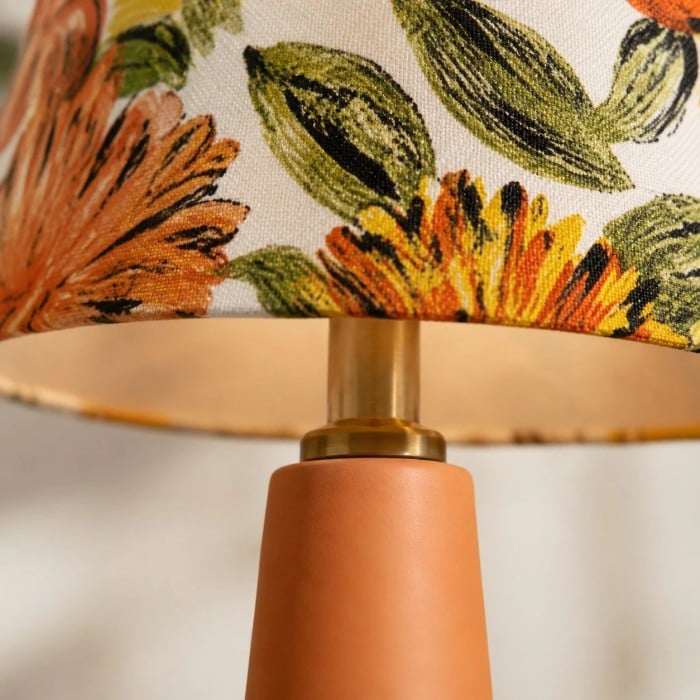 Liberty stoffen tafellamp met bloemenmotief en keramische voet, handgemaakte oranje HL4441