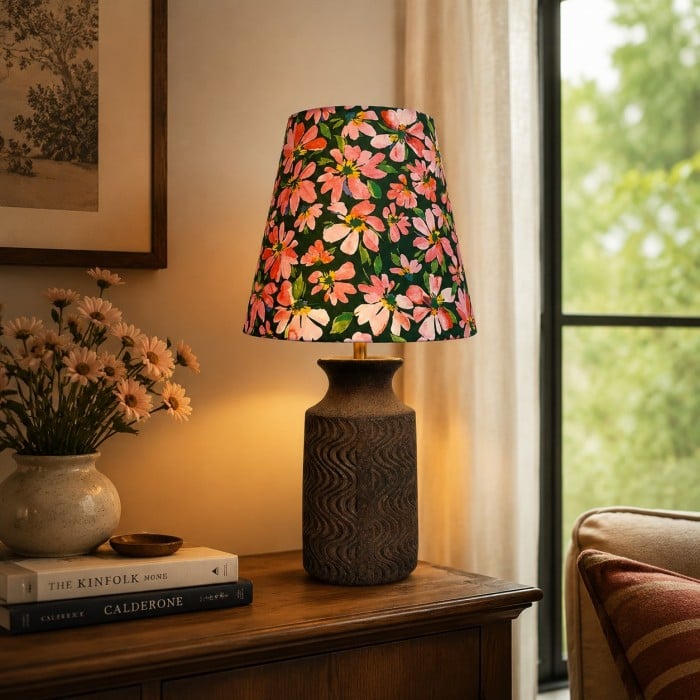Liberty Floral keramische tafellamp met getextureerde golfvormige voet HL4488