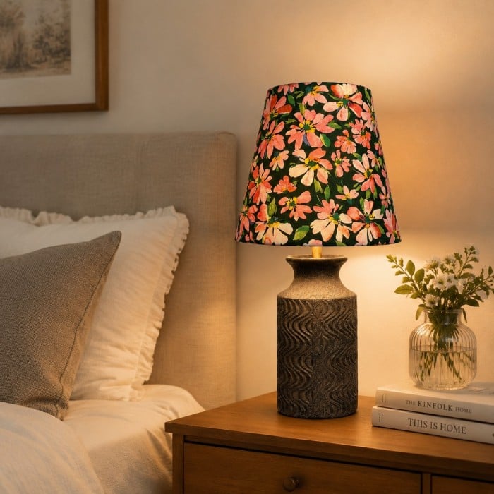 Liberty Floral keramische tafellamp met getextureerde golfvormige voet HL4488