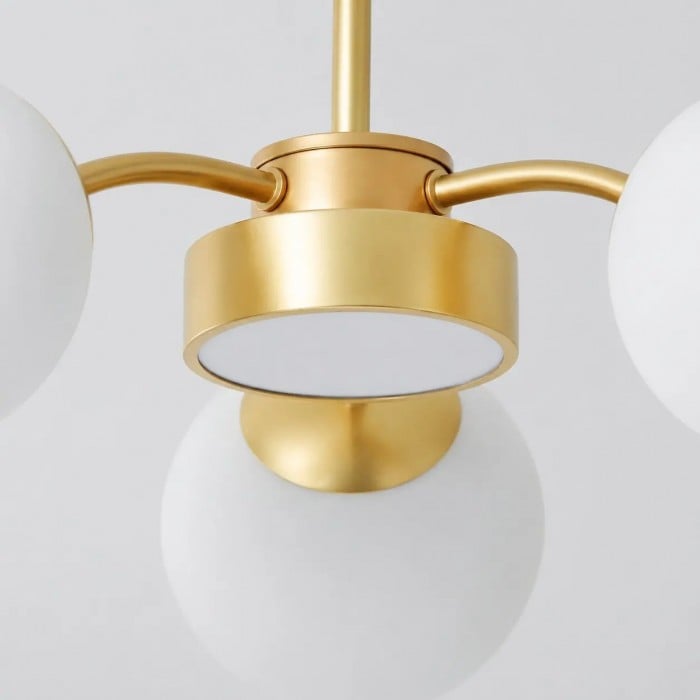 Moderne kroonluchter met bolvormige kap van melkglas HL4237