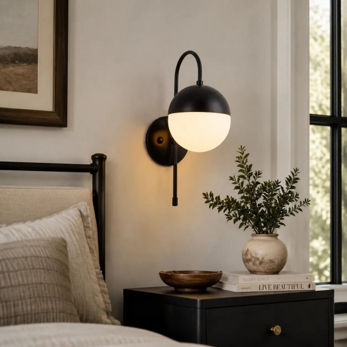 Lámpara de pared moderna con globo de cristal opalino HL4255