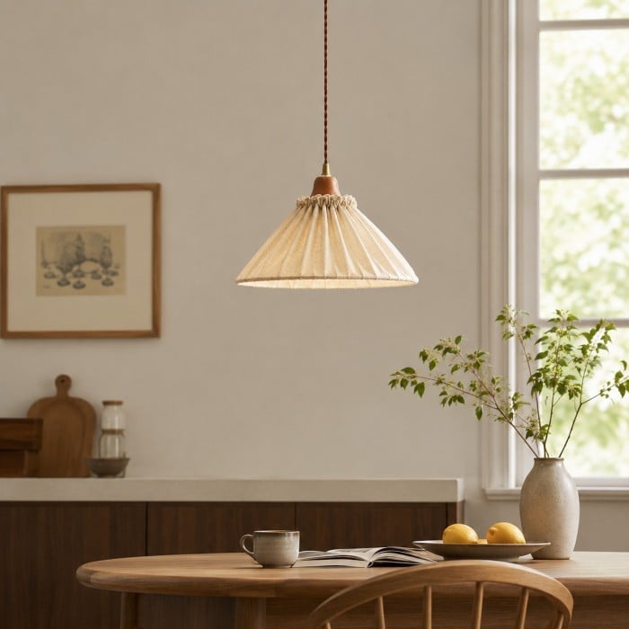 Hanglamp van natuurlijk linnen met plooien en houten fittingkap HL4456