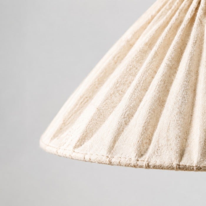 Hanglamp van natuurlijk linnen met plooien en houten fittingkap HL4456