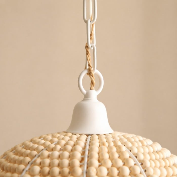 Hanglamp met kralen van natuurlijk hout en een wabi-sabi koepelvormige kap HL4400