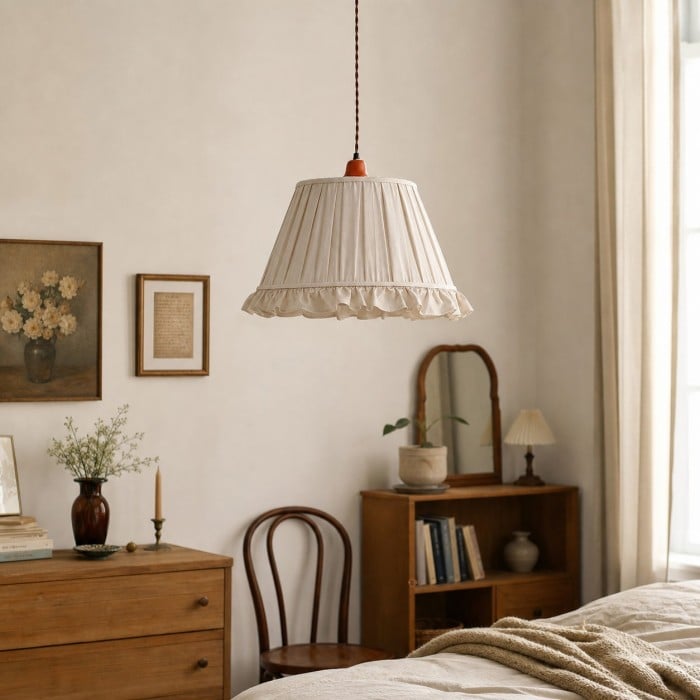 Suspension en tissu plissé avec abat-jour festonné HL4476