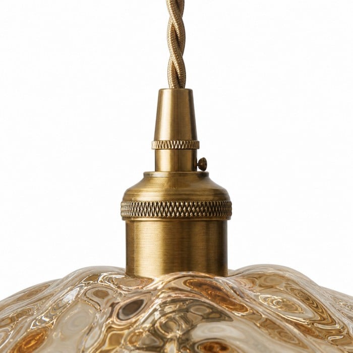 Suspension florale en verre pressé avec accents en laiton et noyer HL4352