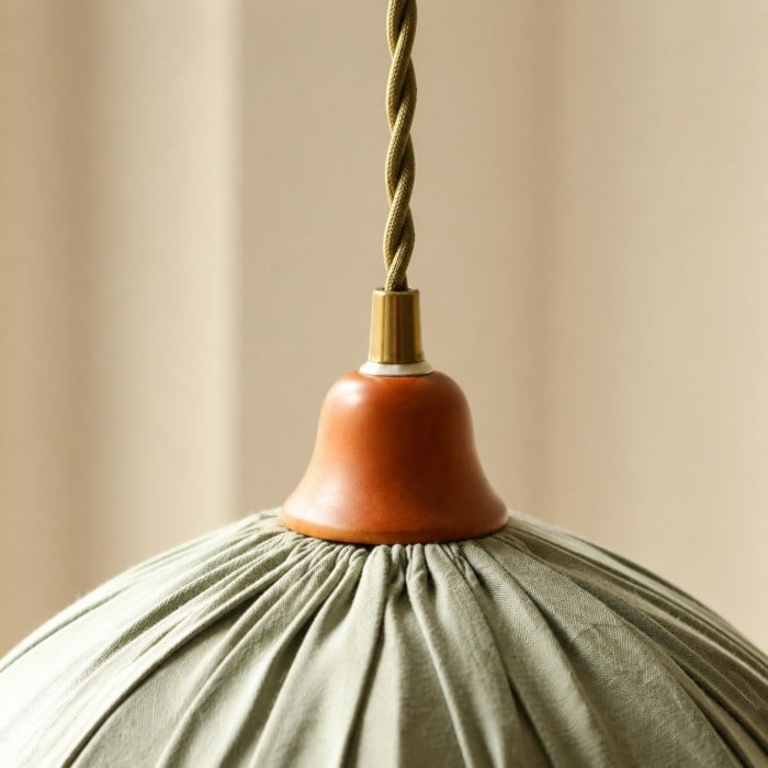 Suspension en tissu froncé avec abat-jour plissé HL4405
