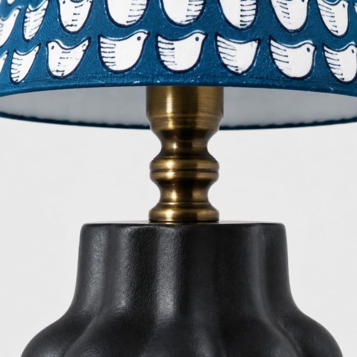 Sculpturale keramische tafellamp met stoffen kap met patroon HL4536
