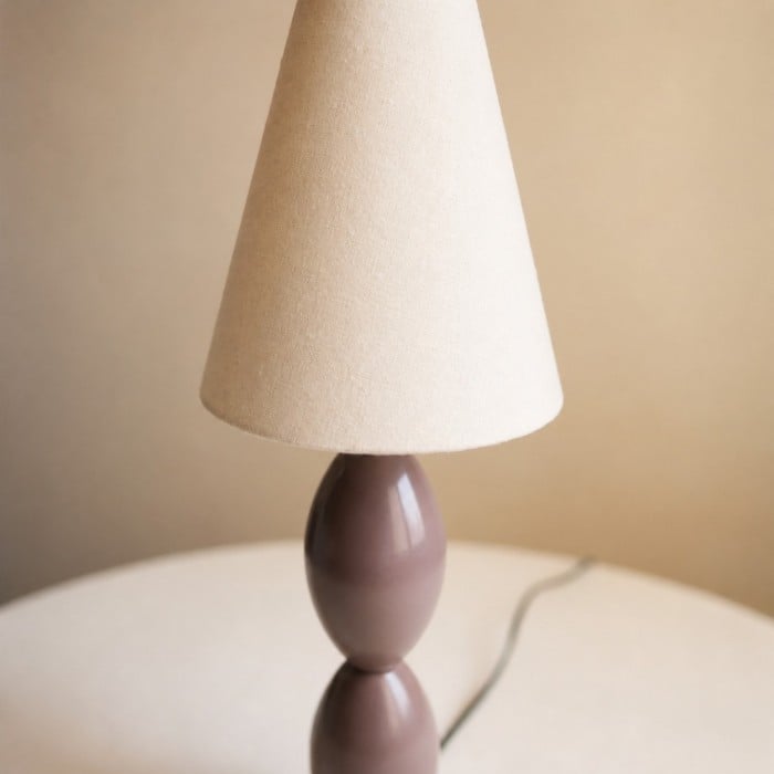 Sculpturale kalebas tafellamp met stoffen kap HL4286