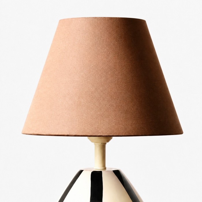 Sculpturale gestreepte keramische tafellamp met stoffen kap HL4341
