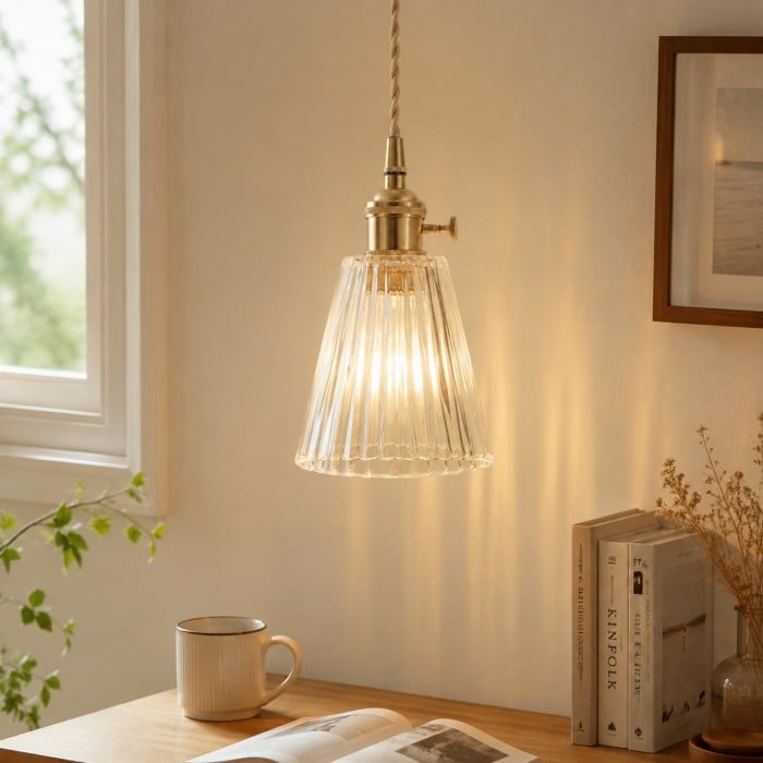 Suspension vintage en laiton avec abat-jour en verre texturé HL4391