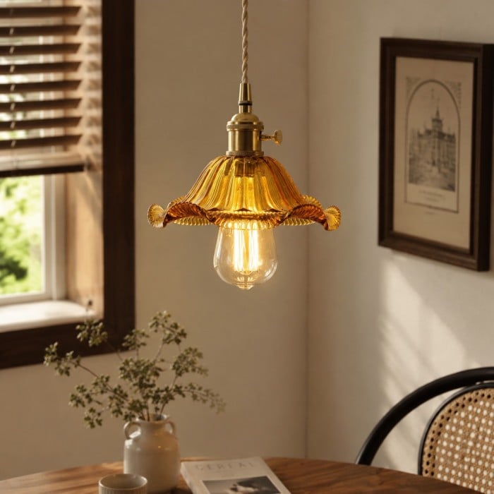 Suspension vintage en laiton avec abat-jour en verre texturé HL4391