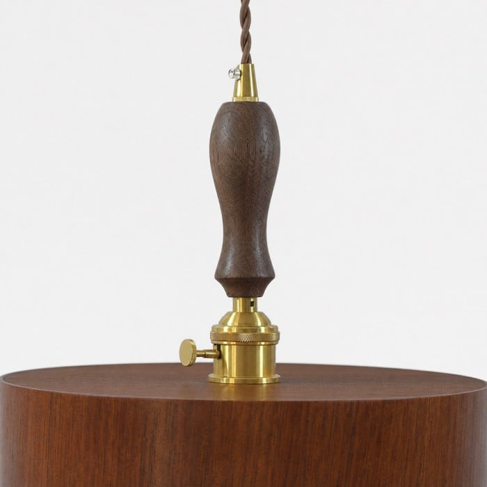 Suspension tambour vintage en cuir marron avec accents en bois HL4518
