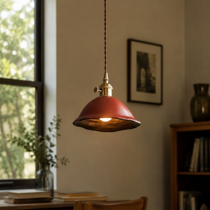Suspension vintage en céramique à double émail avec fixations en laiton HL4572