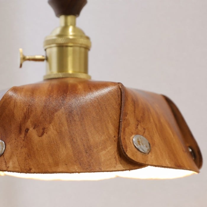 Lampada a sospensione vintage in pelle per interni rustici e accoglienti HL4568