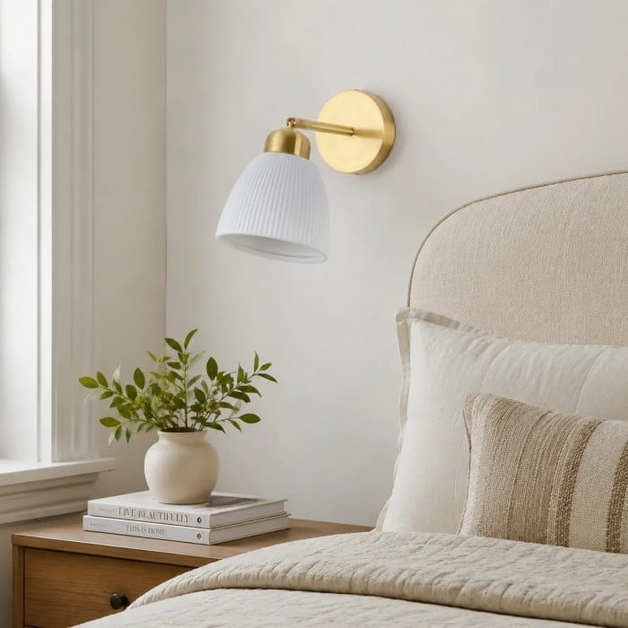 Verstelbare wandlamp HL4259 van wit keramiek en messing