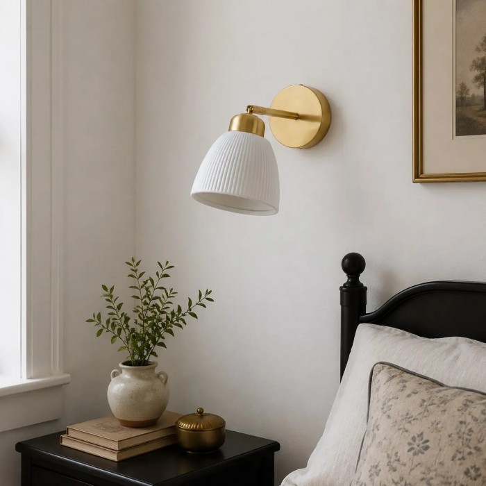 Verstelbare wandlamp HL4259 van wit keramiek en messing
