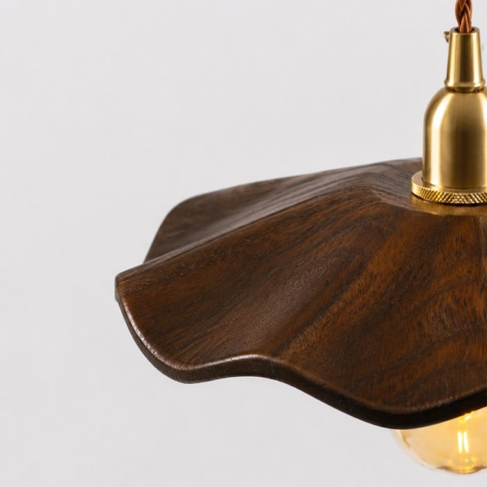 Hanglamp met houten lotusmotief en messing fitting HL4581