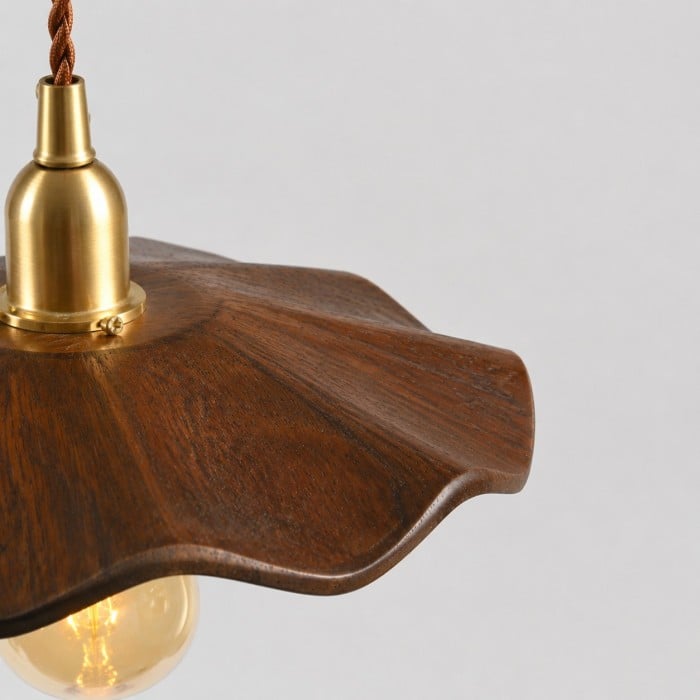Hanglamp met houten lotusmotief en messing fitting HL4581