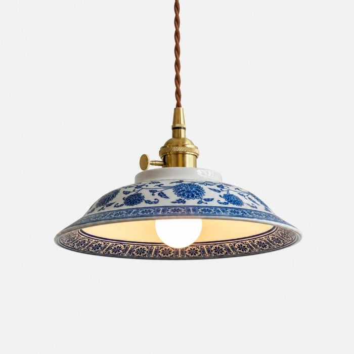 Lampada a sospensione in ceramica blu e bianca con dettagli in ottone HL4497