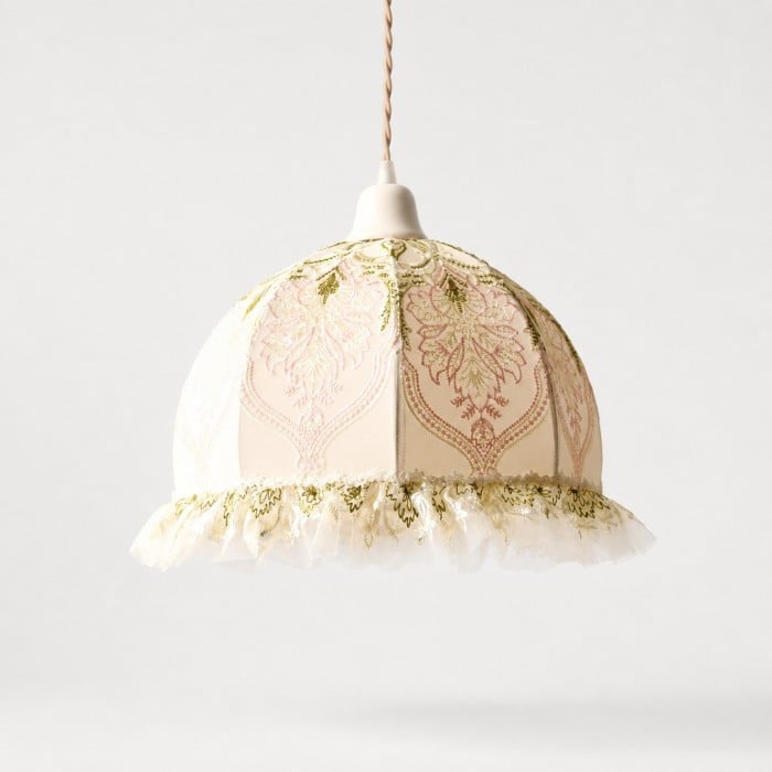 Lampa wisząca z haftowanej tkaniny botanicznej HL4429