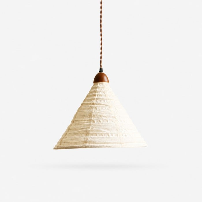 Suspension conique en tissu plissé avec support en bois HL4414