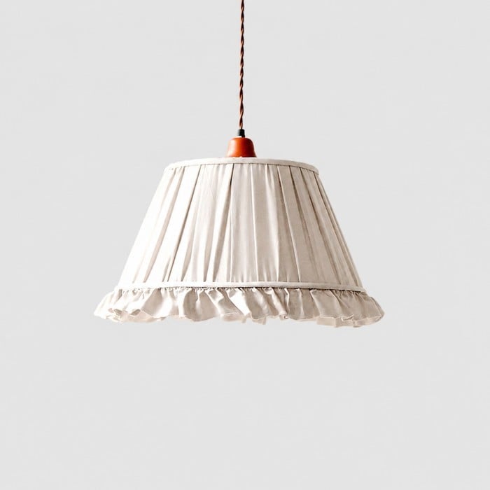 Suspension en tissu plissé avec abat-jour festonné HL4476