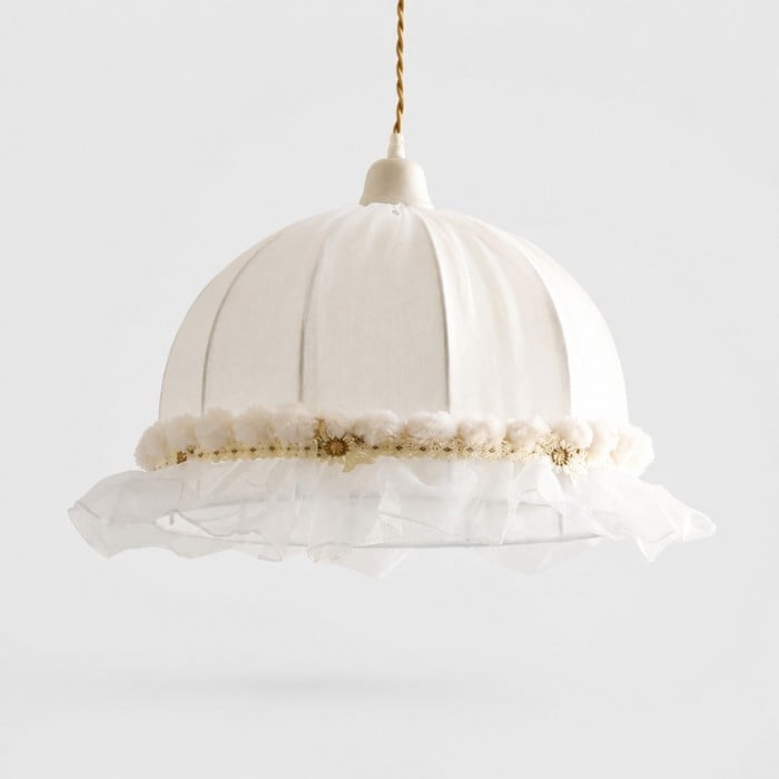 Suspension romantique en tissu de dentelle festonnée HL4413