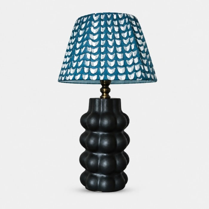 Sculpturale keramische tafellamp met stoffen kap met patroon HL4536