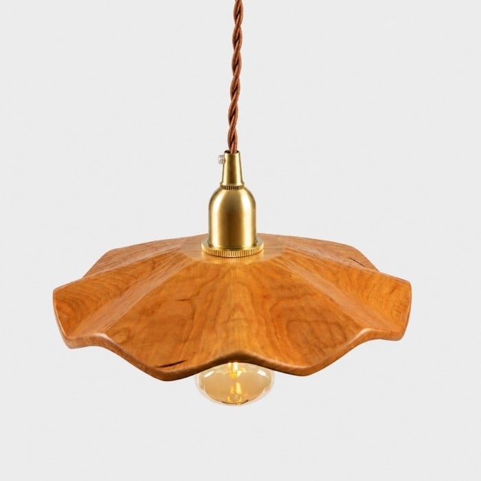 Hanglamp met houten lotusmotief en messing fitting HL4581